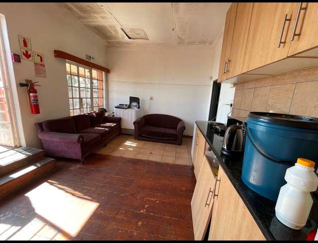 4 BEDROOM HOUSE FOR SALE IN BRIXTON